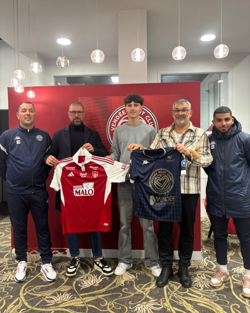 𝐃𝐮 𝐕𝐞𝐧𝐝é𝐞 𝐅𝐨𝐨𝐭 𝐂𝐥𝐮𝐛 𝐋𝐚 𝐑𝐨𝐜𝐡𝐞-𝐬𝐮𝐫-𝐘𝐨𝐧 𝐚𝐮 𝐒𝐭𝐚𝐝𝐞 𝐁𝐫𝐞𝐬𝐭𝐨𝐢𝐬 𝟐𝟗